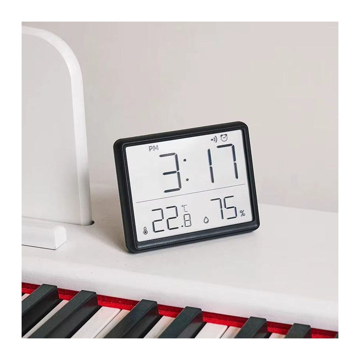 Multifunktionaler digitaler Wecker mit Thermometer und Hygrometer in Weiß, ultradünnes magnetisches Design für Wandmontage oder Schreibtisch - Bild 4
