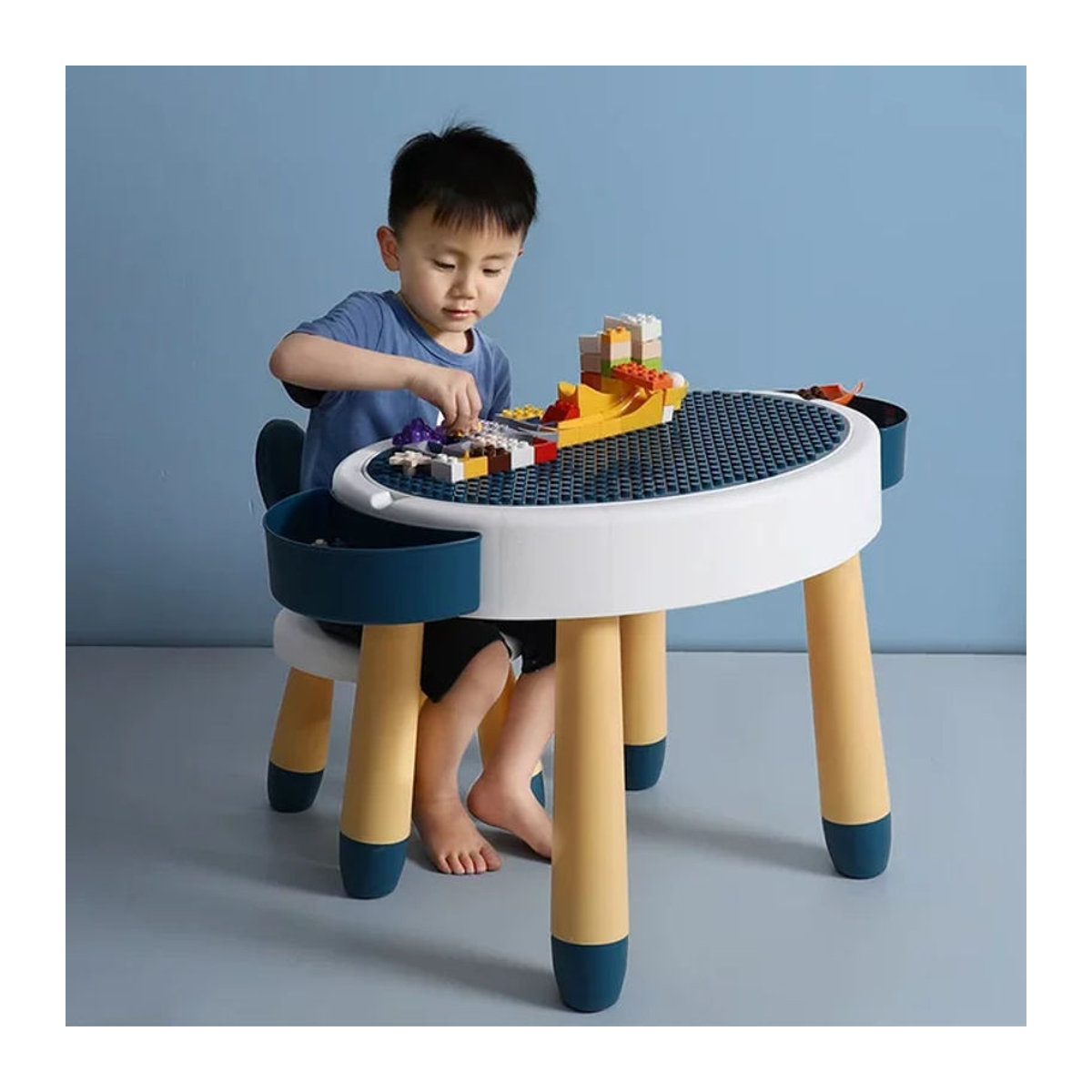 Multifunktionaler Spieltisch für Kinder als Lern- und Schreibtisch mit Sand- und Wasserfunktion sowie Aufbewahrung, Rund, Bunt/Rot, Kunststoff - Bild 1