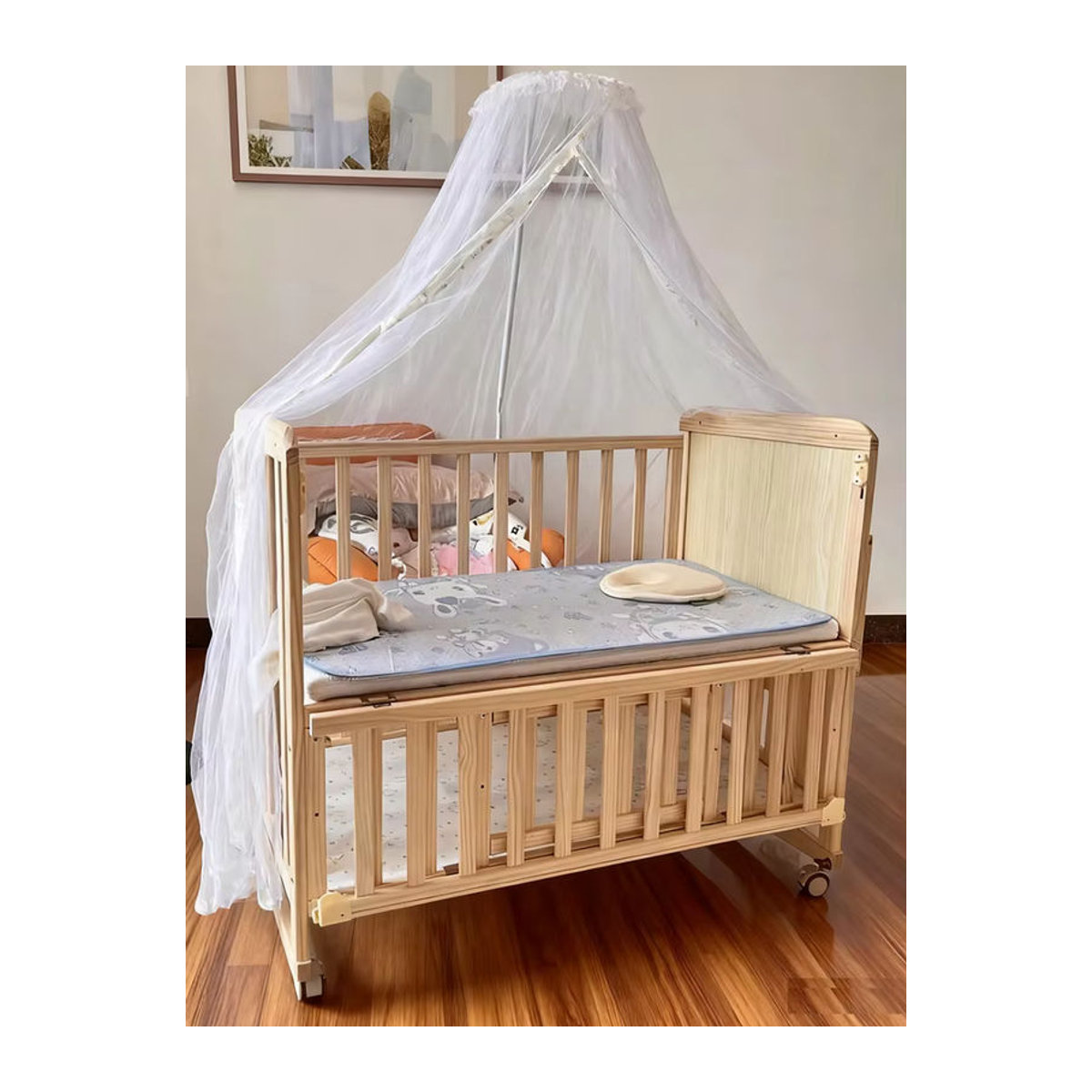 Multifunktionales 5-in-1 Babybett aus Kiefernholz in Natur im skandinavischen Design, umwandelbar als Schaukelbett und Schreibtisch - Bild 5