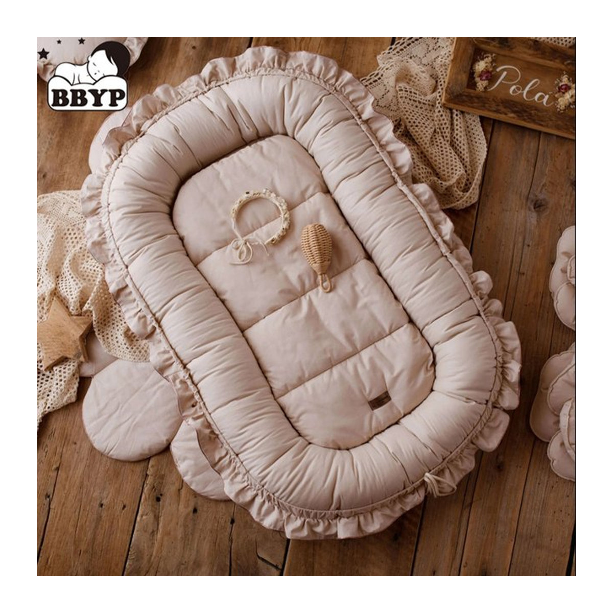 Multifunktionales Baby Nest Bett als Reisekrippe mit Matratze für Neugeborene und Kleinkinder in Beige - Bild 1