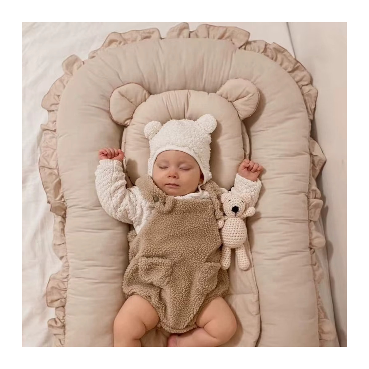 Multifunktionales Baby Nest Bett als Reisekrippe mit Matratze für Neugeborene und Kleinkinder in Beige - Bild 2