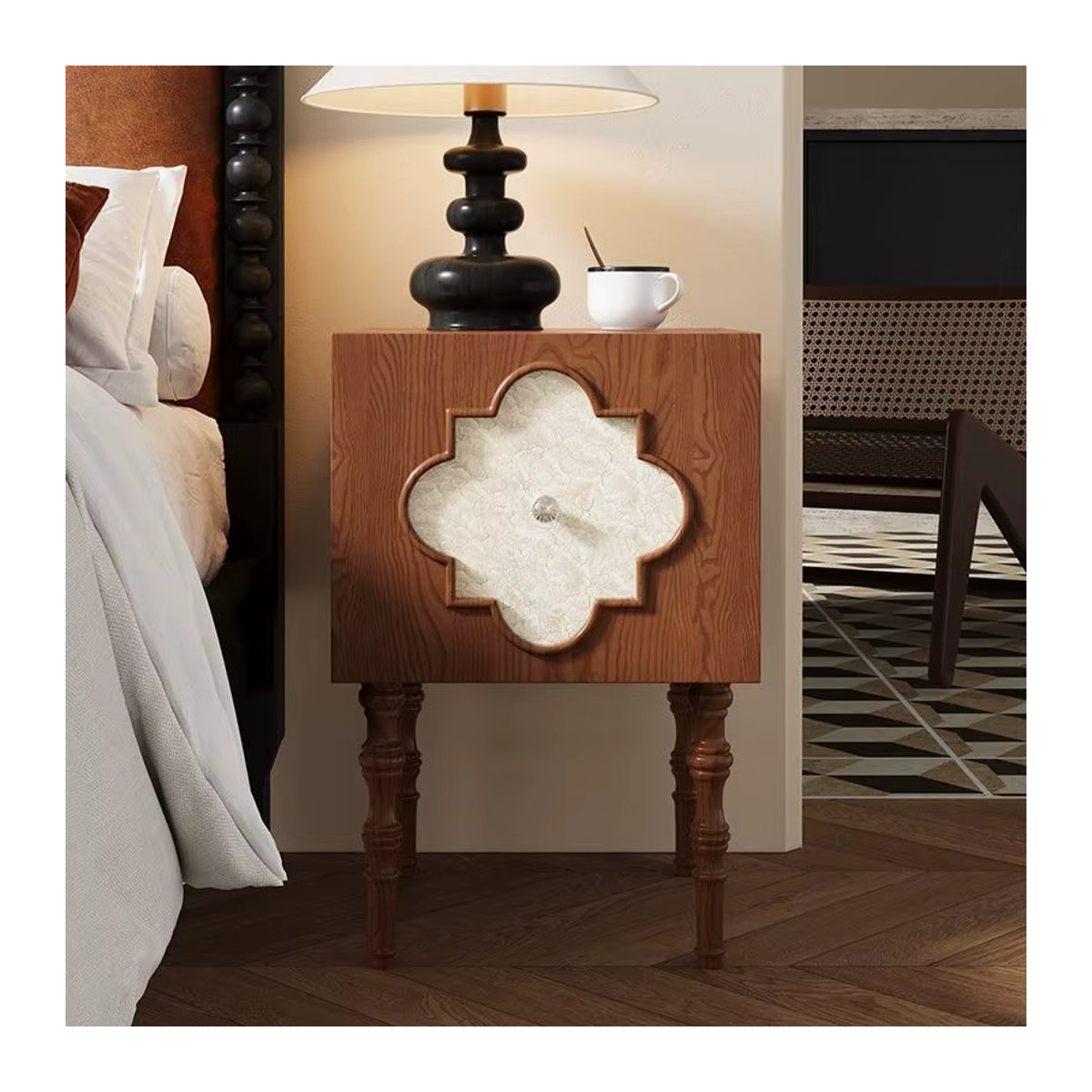 Nachttisch aus Eschenholz in Braun mit floralem Kleeblatt-Design im Art-Deco-Stil - Bild 3