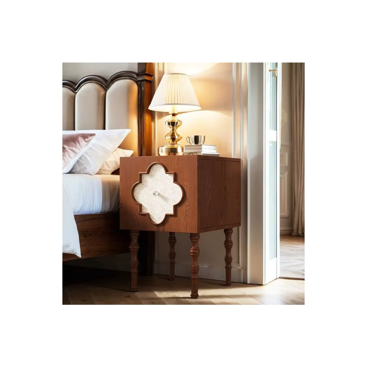 Nachttisch aus Eschenholz in Braun mit floralem Kleeblatt-Design im Art-Deco-Stil - Bild 6
