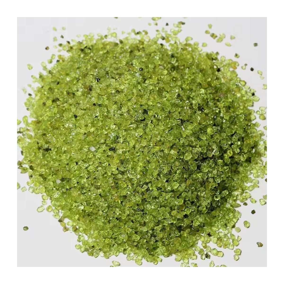 Natürliche Peridot Olivin Chips in Grün, unregelmäßige Edelstein-Chips für DIY-Zubehör und Dekoration, 50 g - Bild 1