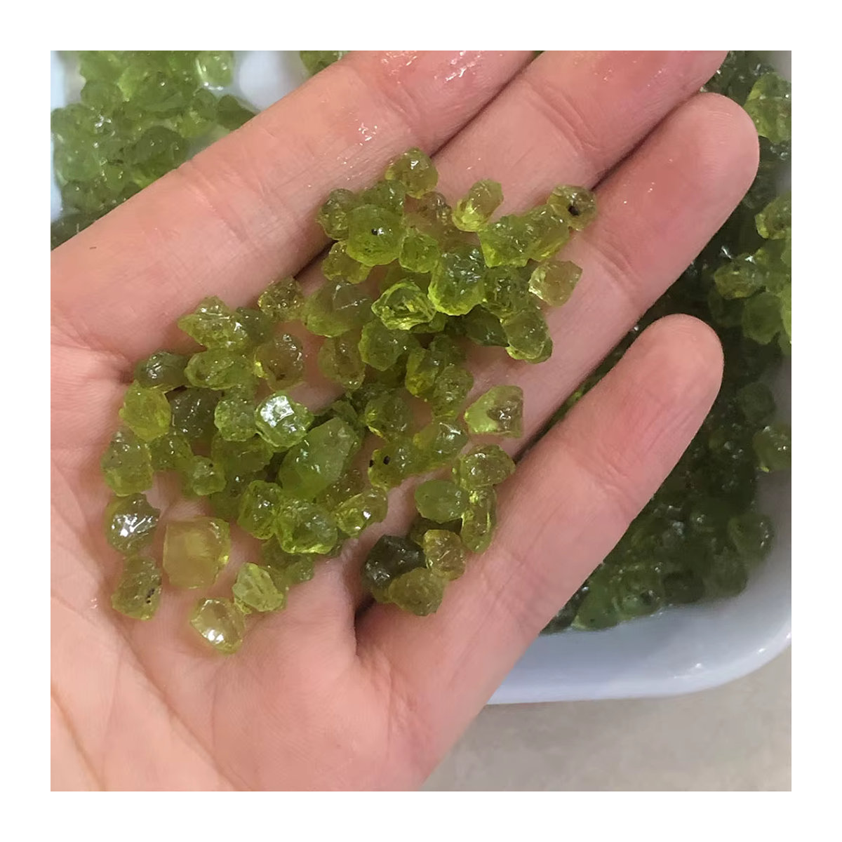 Natürliche Peridot Olivin Rohstein-Chips in Grün, 50 g - Bild 5