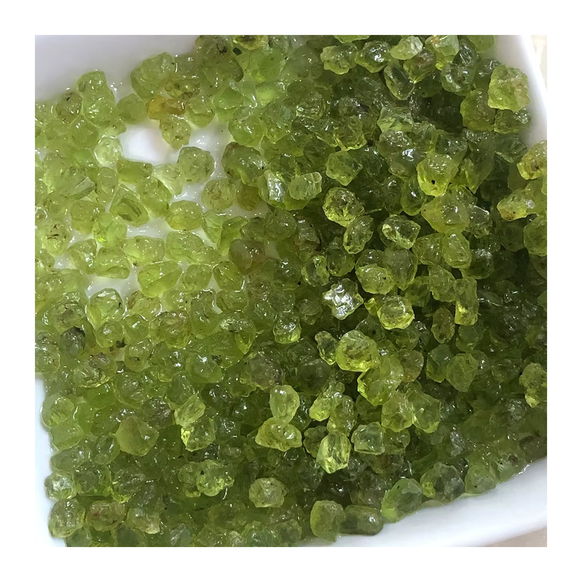 Natürliche Peridot Olivin Rohstein-Chips in Grün, 50 g - Bild 6