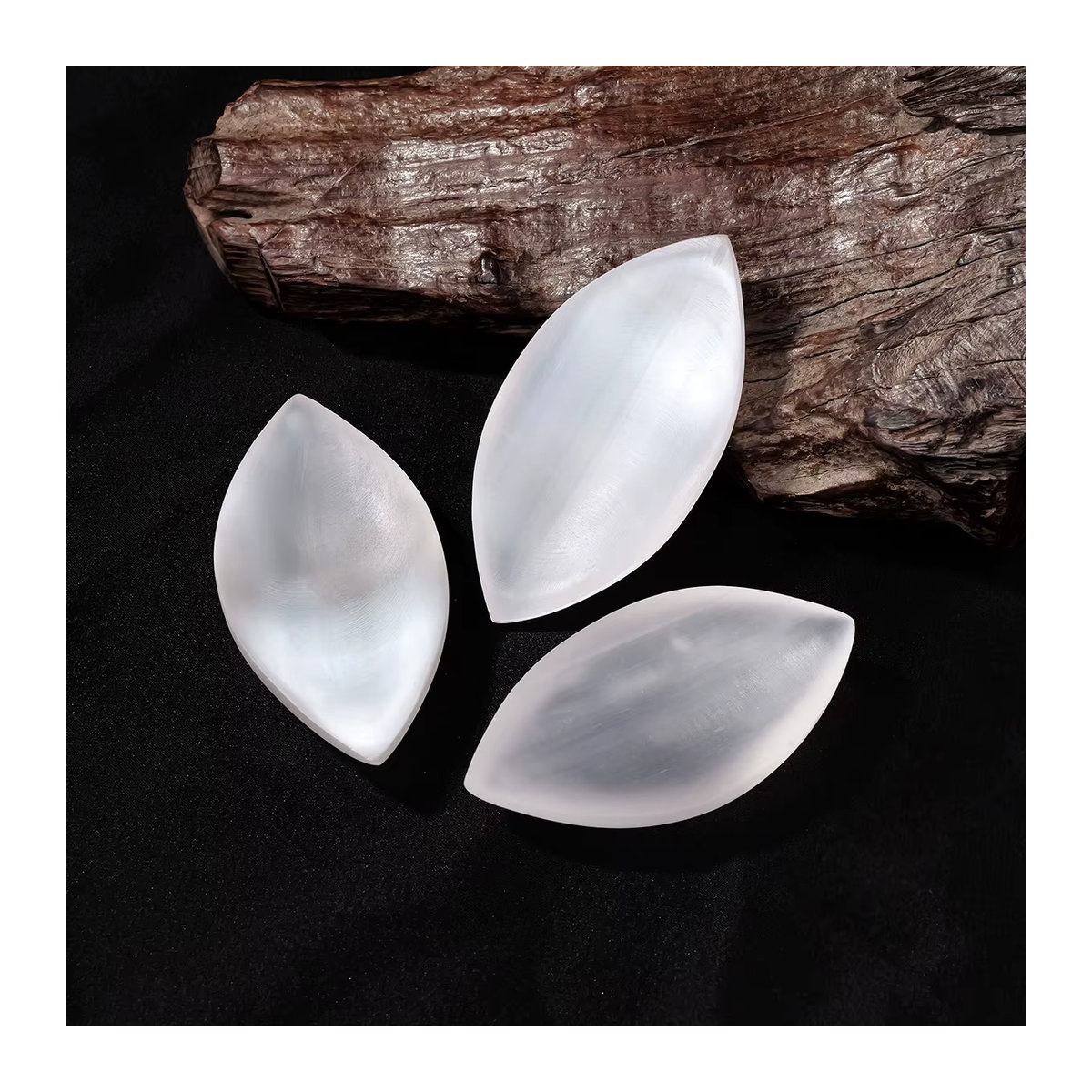 Natürliche Selenit Blatt Schale aus weißem Rohstein zur Kristallreinigung und als dekoratives Ornament - Bild 4
