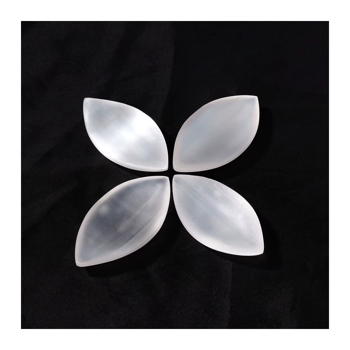 Natürliche Selenit Blatt Schale aus weißem Rohstein zur Kristallreinigung und als dekoratives Ornament - Bild 6