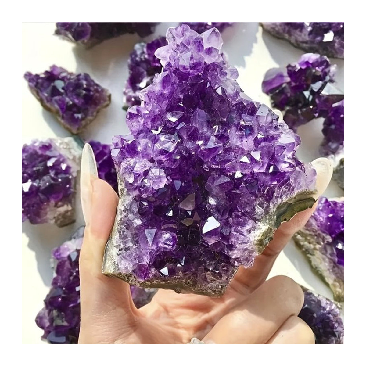 Natürlicher Amethyst-Cluster Kristallstein in Lila von CrystalHola als Bohemian Dekoration - Bild 1