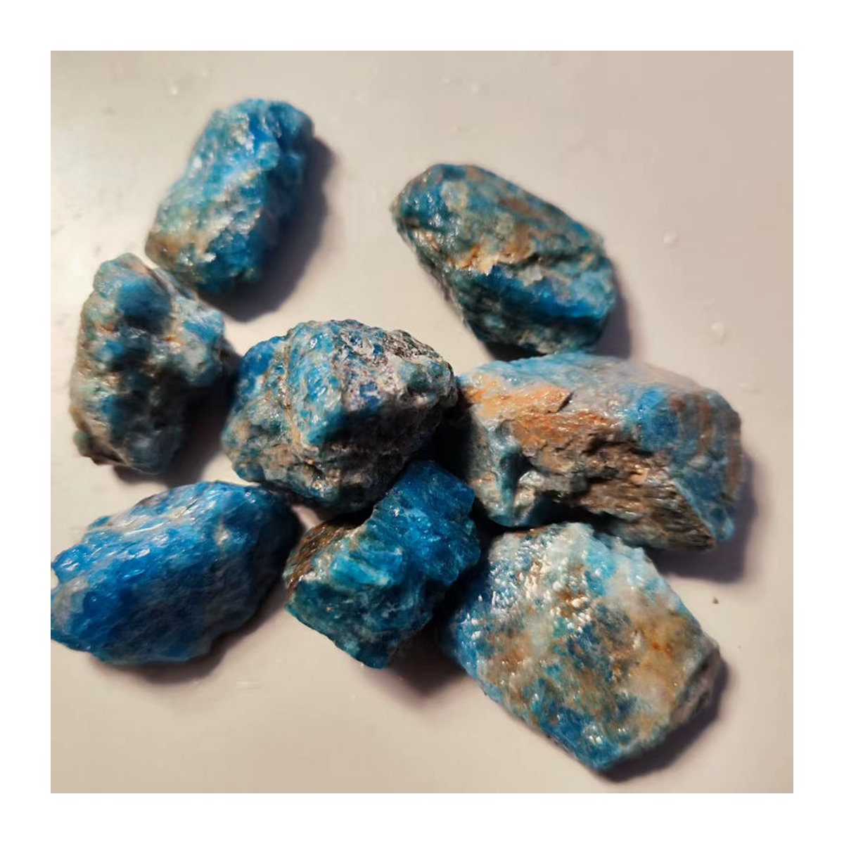 Natürlicher blauer Apatit-Stein als roher Kristall für Meditation und Dekoration - Bild 2