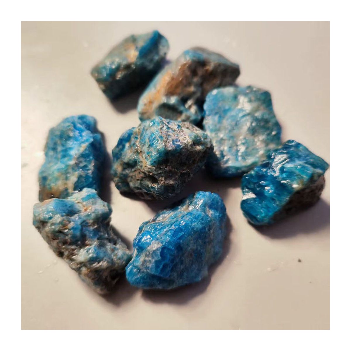 Natürlicher blauer Apatit-Stein als roher Kristall für Meditation und Dekoration - Bild 3