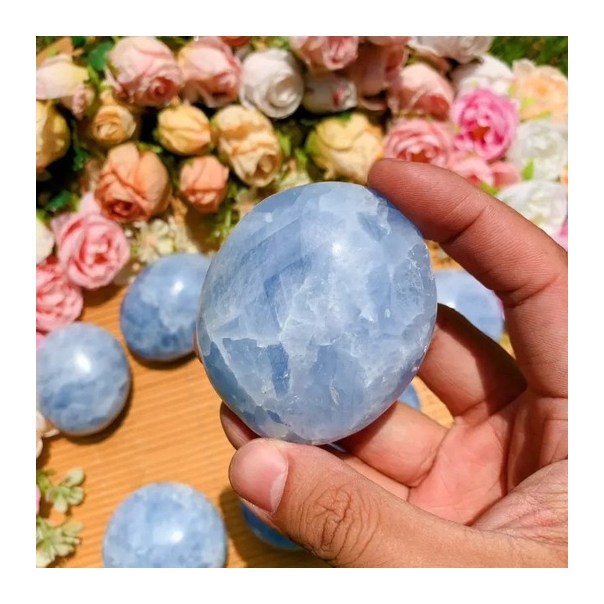 Natürlicher Celestite Kristall Palmstein in Blau, unregelmäßig geformter polierter Stein für Meditation und Dekoration von Sisterstone - Bild 1