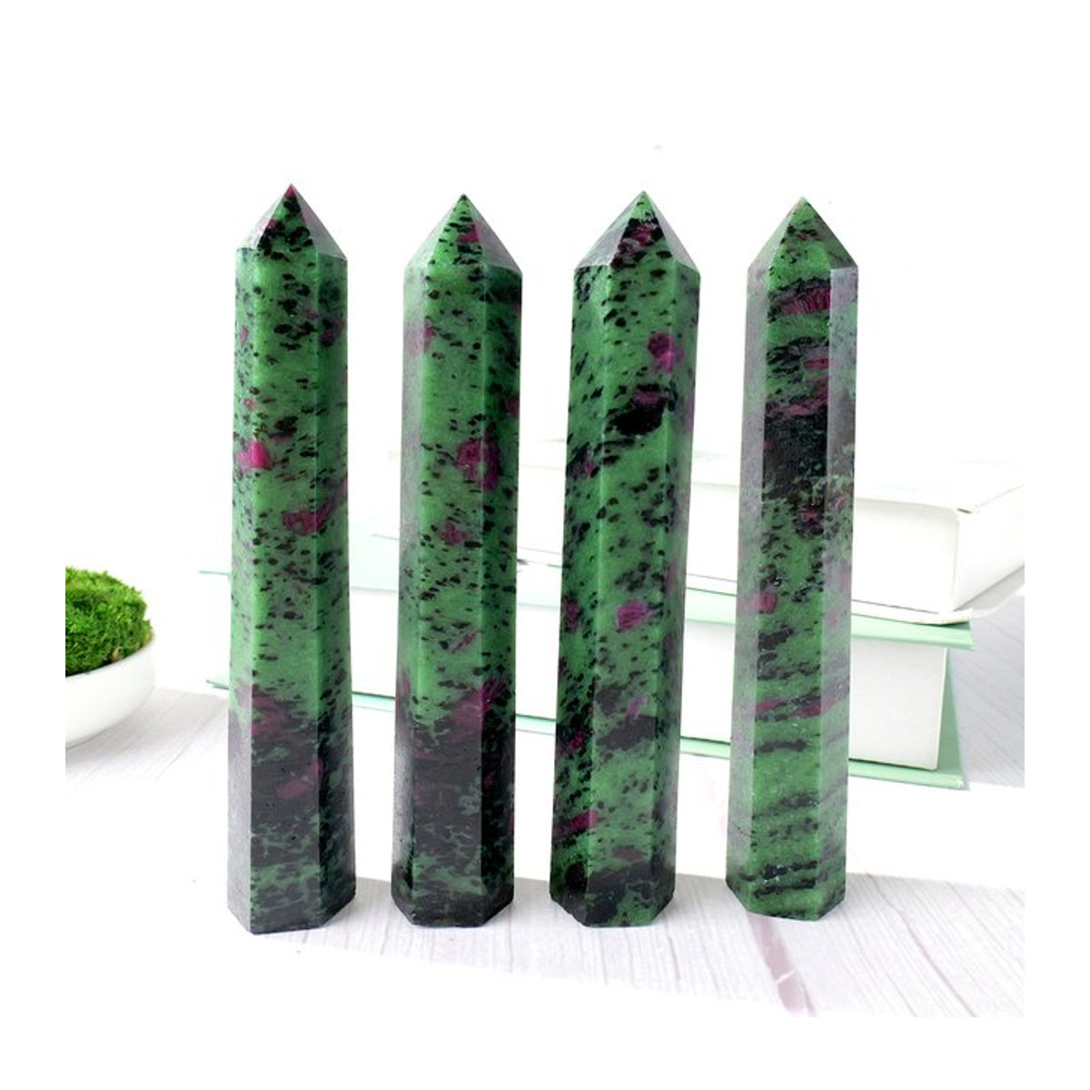 Natürlicher Epidot-Kristall als grüne Punktsäule für dein Feng Shui Ornament und deine Desktop-Dekoration - Bild 1