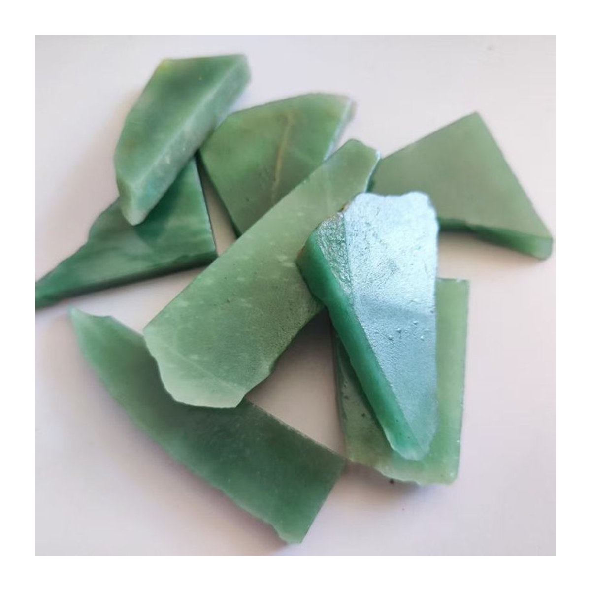 Natürlicher grüner China Dulong Jade Stein als Dekoration und Mineralprobe für DIY-Projekte - Bild 1