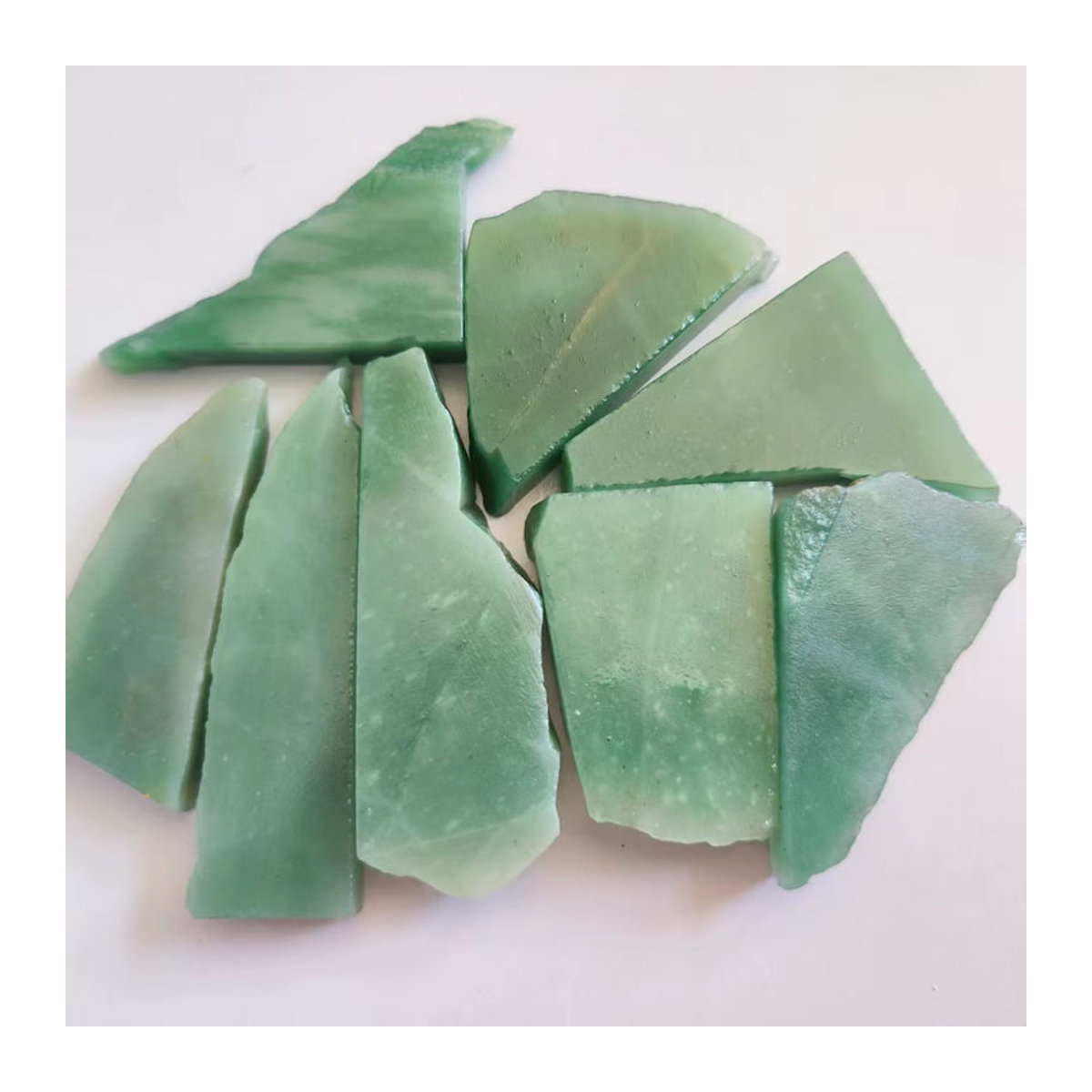 Natürlicher grüner China Dulong Jade Stein als Dekoration und Mineralprobe für DIY-Projekte - Bild 2