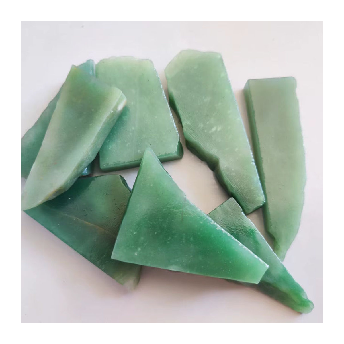 Natürlicher grüner China Dulong Jade Stein als Dekoration und Mineralprobe für DIY-Projekte - Bild 4