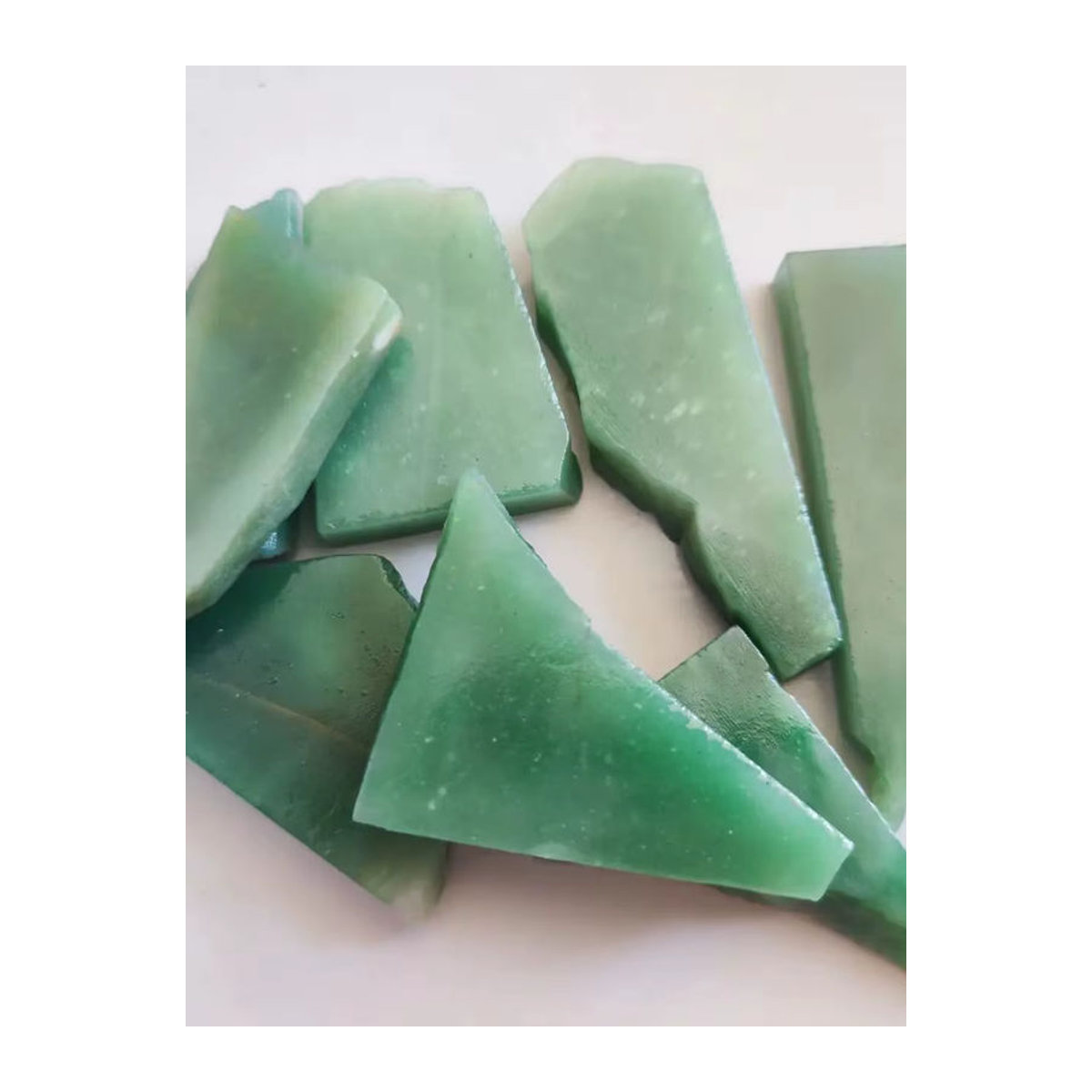 Natürlicher grüner China Dulong Jade Stein als Dekoration und Mineralprobe für DIY-Projekte - Bild 7