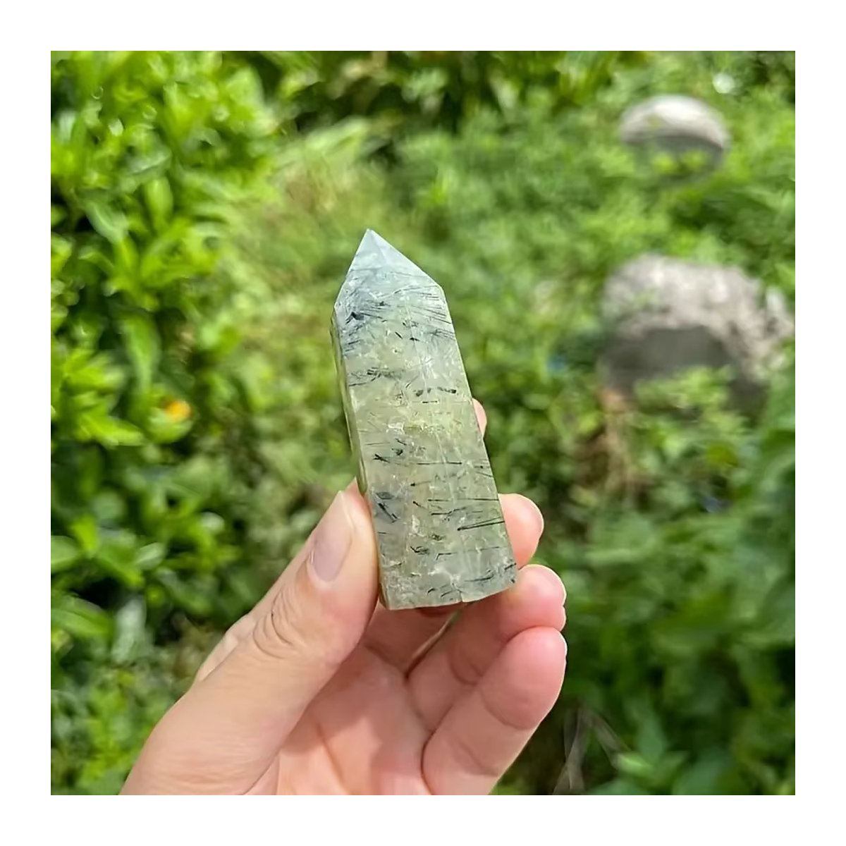 Natürlicher grüner Prehnit Geode Quarz Kristall als Obelisk und Zauberstab für Yoga und Meditation - Bild 3