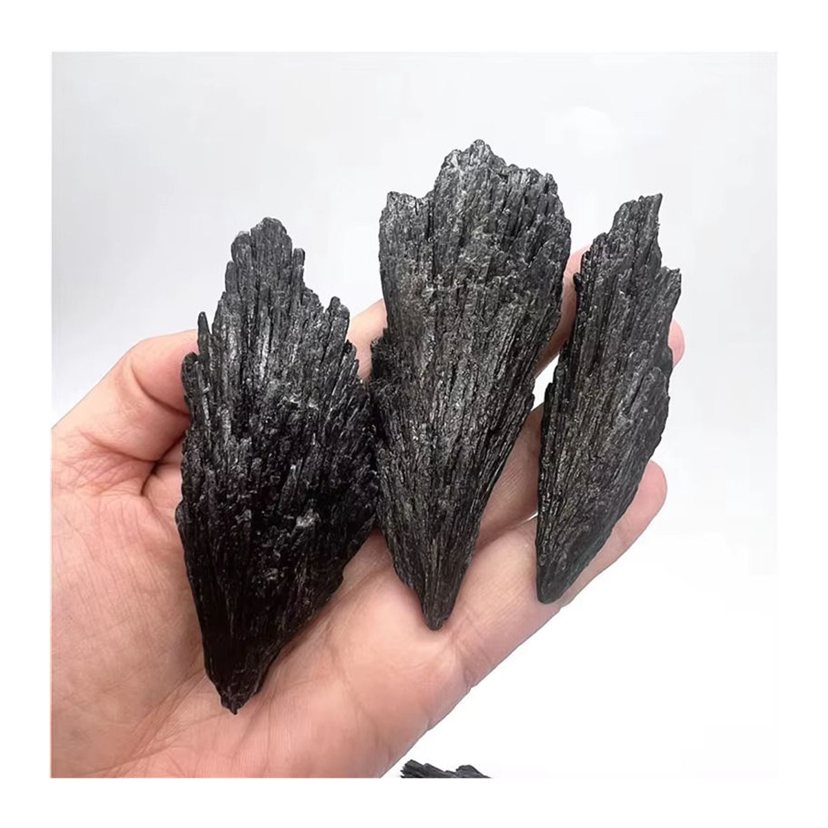 Natürlicher schwarzer Turmalin als unregelmäßiger Quarzstein und Energiestein in Cluster-Form für deine Dekoration und dein Handwerk - Bild 4