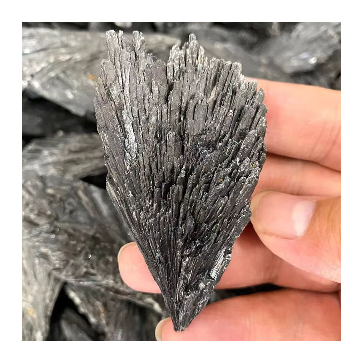 Natürlicher schwarzer Turmalin als unregelmäßiger Quarzstein und Energiestein in Cluster-Form für deine Dekoration und dein Handwerk - Bild 5