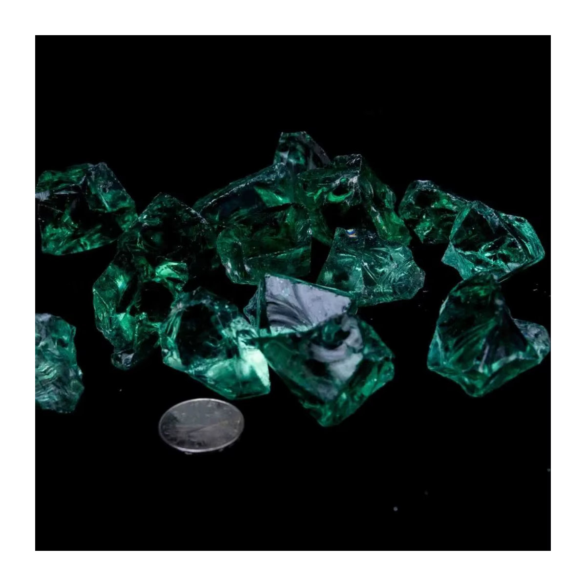 Natürlicher Smaragd-Glasstein in Grün als dekorativer Kristall und Diffusor-Stein in unregelmäßiger Form - Bild 5