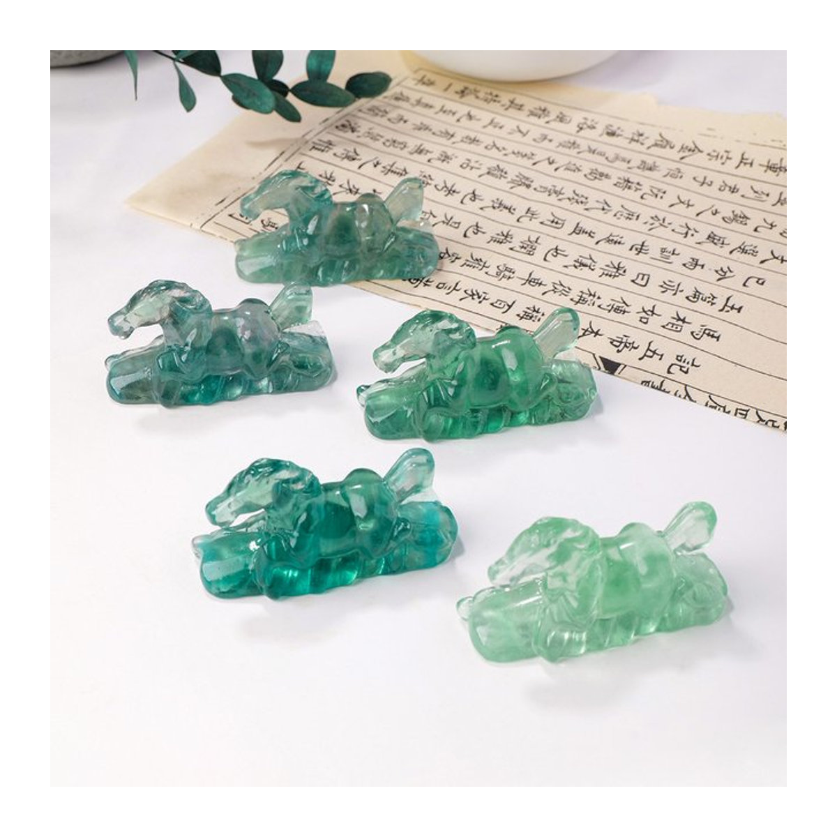 Natürliches grünes Fluorit Kristall-Ornament in Form eines Pferdes als Desktop-Dekoration - Bild 1