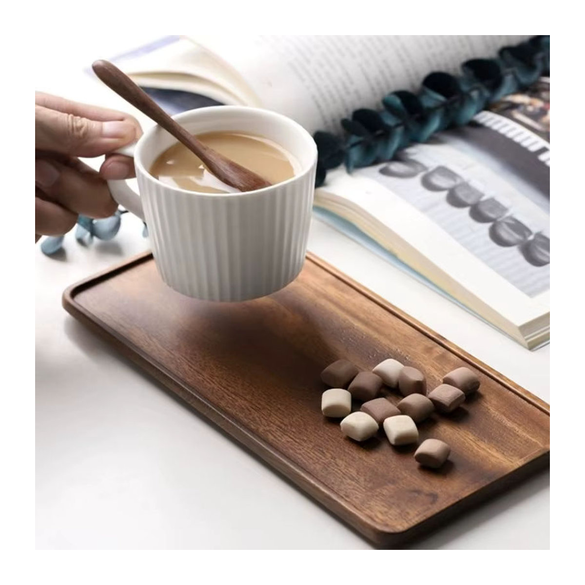 Natürliches Holztablett aus Walnuss in Braun, unregelmäßig geformte Serviertafel für Kaffee und Tee - Bild 5