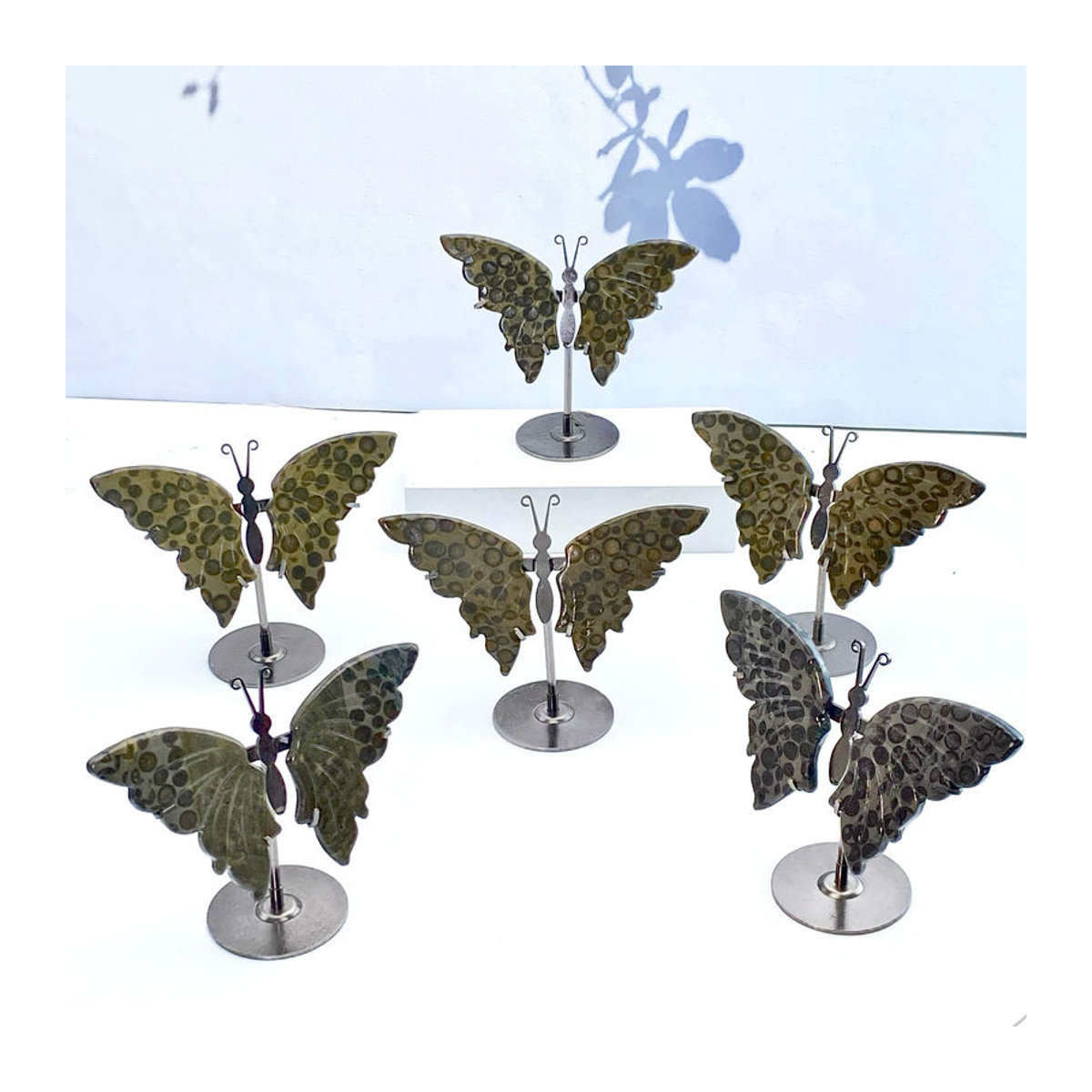 Natürliches Kristall-Schmetterling-Ornament mit Leopard-Print in Braun als Dekoration für Schreibtisch und Büro - Bild 3