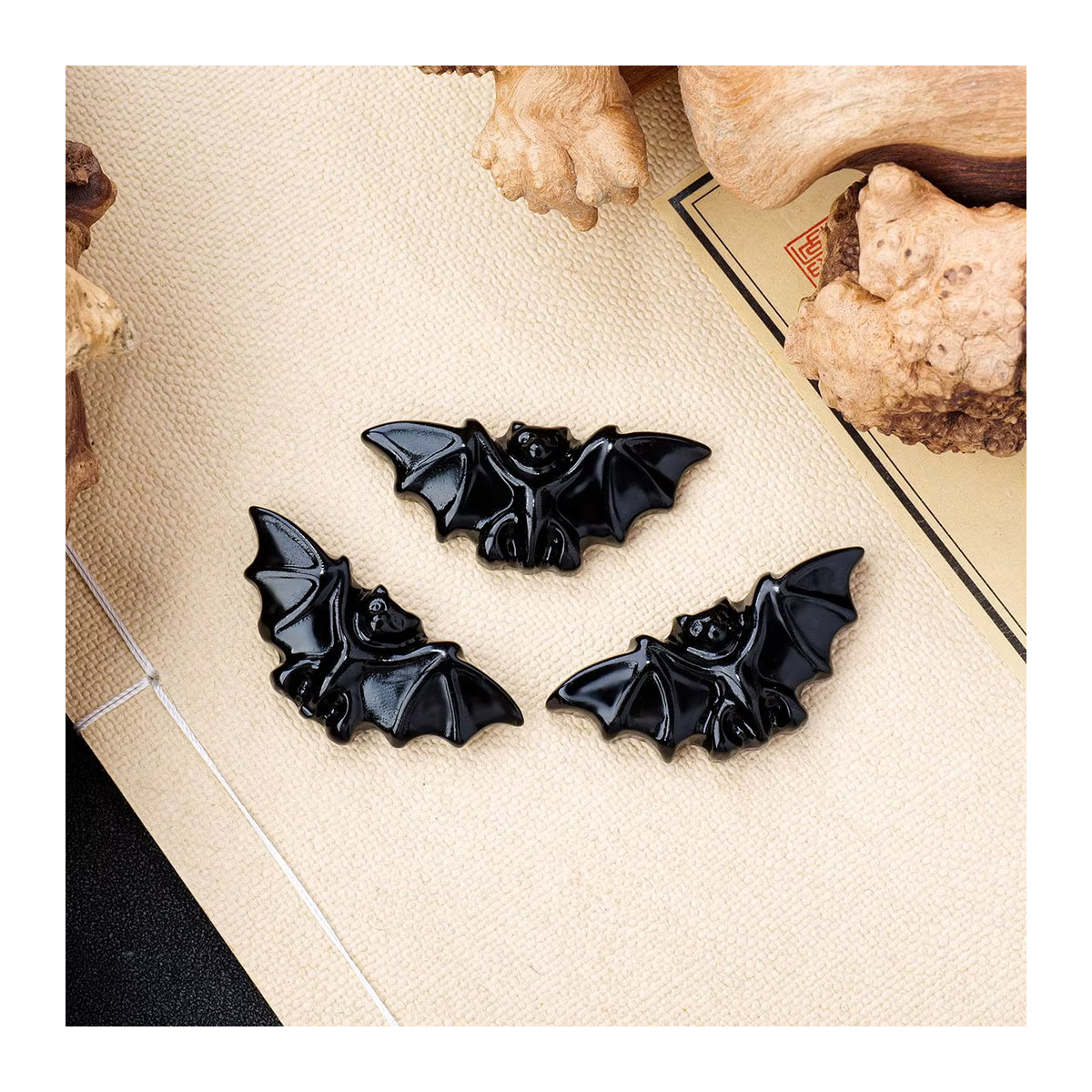 Natürliches Obsidian Kristall Fledermaus Ornament in Schwarz als Deko-Stein für Halloween oder als Geschenk - Bild 3