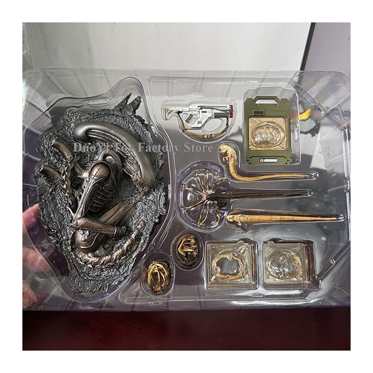 NECA Alien Romulus Actionfigur Zubehör aus Kunststoff in Schwarz als Dekorationsmodell - Bild 1