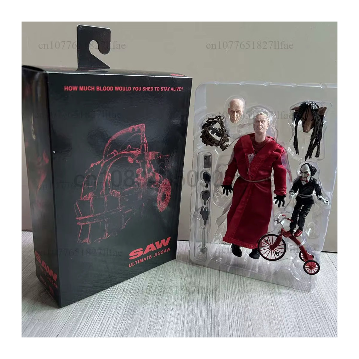 NECA Saw Jigsaw Deluxe Actionfigur in Rot und Schwarz aus Kunststoff - Bild 5