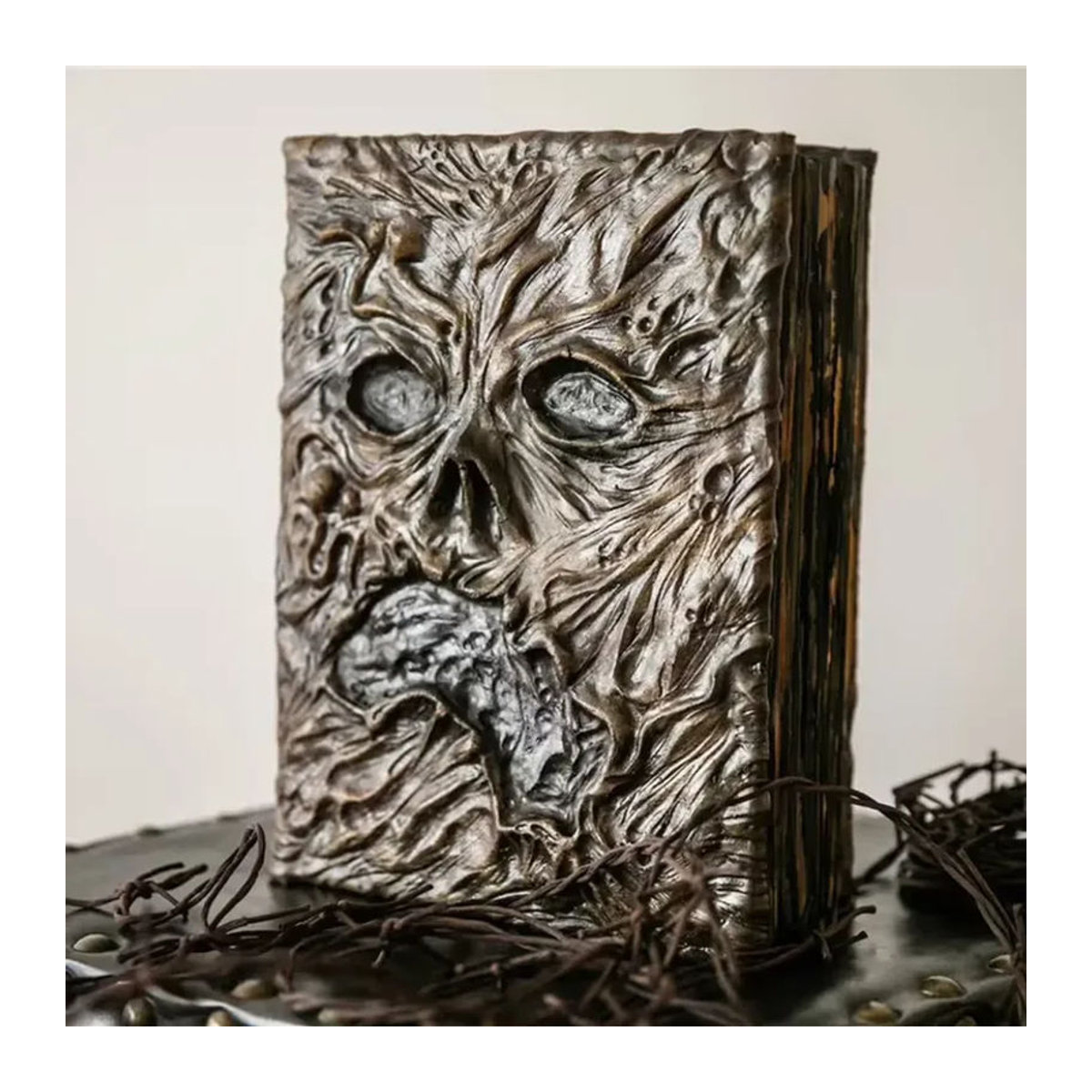 Necronomicon Horror Buch Notizbuch mit Leder-Hardcover in Braun als Dekoration und Requisite - Bild 2
