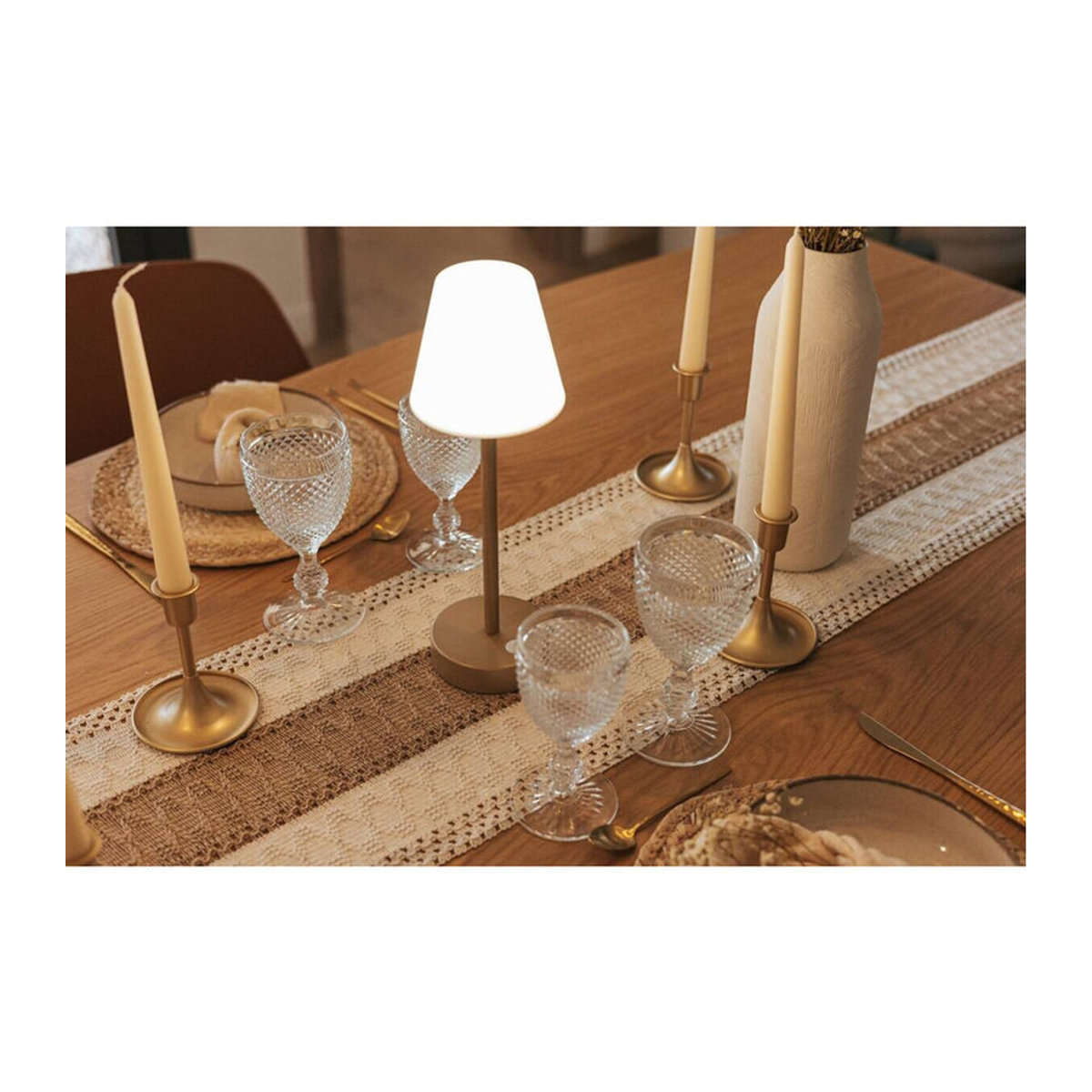Newgarden LED-Tischleuchte Slim-30 in Gold aus Metall und Kunststoff mit neutralweißem Licht, Durchmesser: 11 cm, Höhe: 32 cm - Bild 4