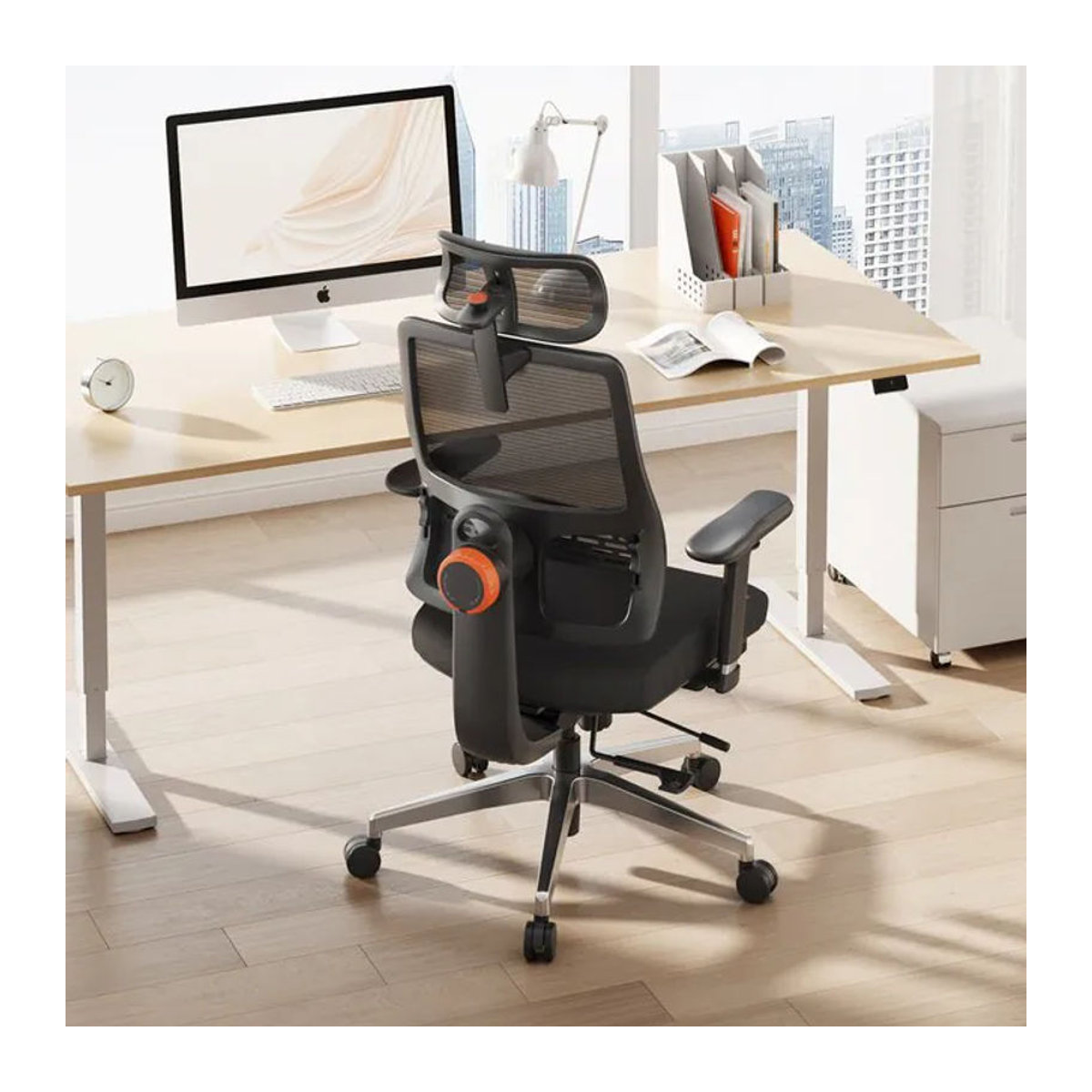 NEWTRAL MAGICH-BPRO Ergonomischer Bürostuhl mit Fußstütze und adaptiver Lendenwirbelstütze in Schwarz mit Mesh-Rückenlehne und Kopfstütze - Bild 1