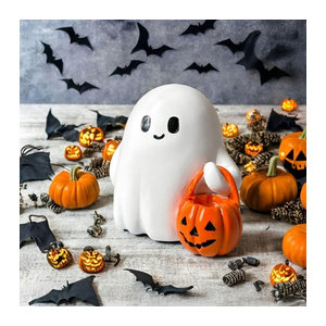 Niedliche Halloween-Geisterstatue mit Kürbis aus weißem Kunstharz für die Dekoration in Innenräumen und im Garten