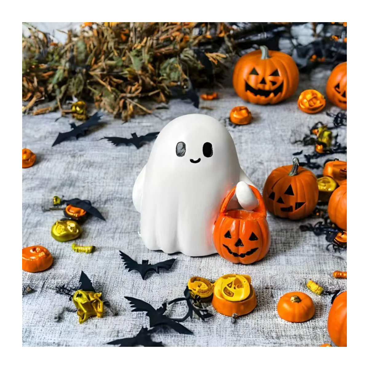 Niedliche Halloween-Geisterstatue mit Kürbis aus weißem Kunstharz für die Dekoration in Innenräumen und im Garten - Bild 4
