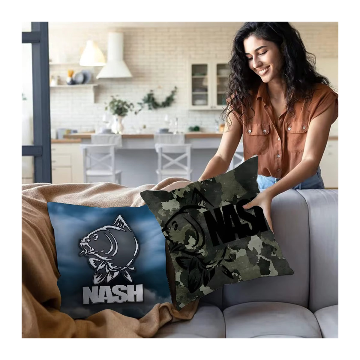 Niedriger Plüsch-Kissenbezug mit Cartoon Nash Fishing Logo und doppelseitigem Druck in Mehrfarbig - Bild 3