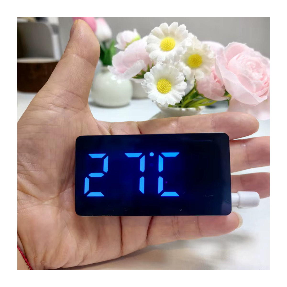 NieNie Digitaler Wecker mit Thermometer und Datumsanzeige, USB-betrieben, LED-Tischuhr mit Nachtmodus und 3 Alarmen, Schwarz oder Grün, B: 7 cm, H: 4 cm - Bild 2