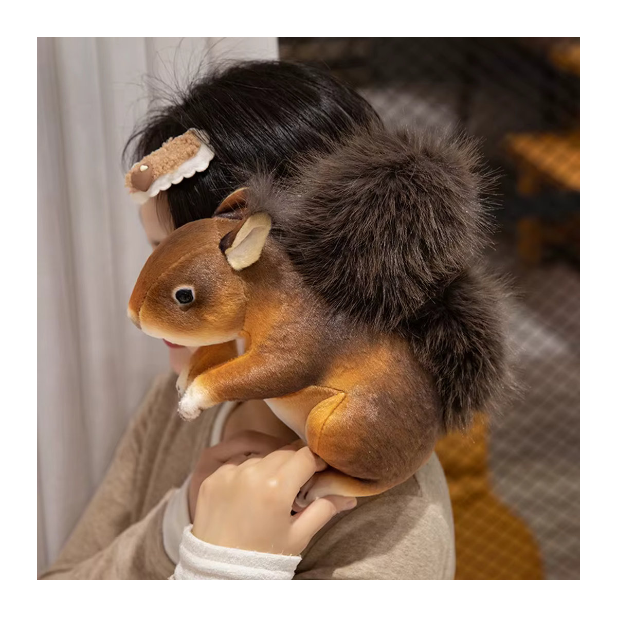 NIUHAPI Plüsch Eichhörnchen als Dekoration in Braun - Bild 3