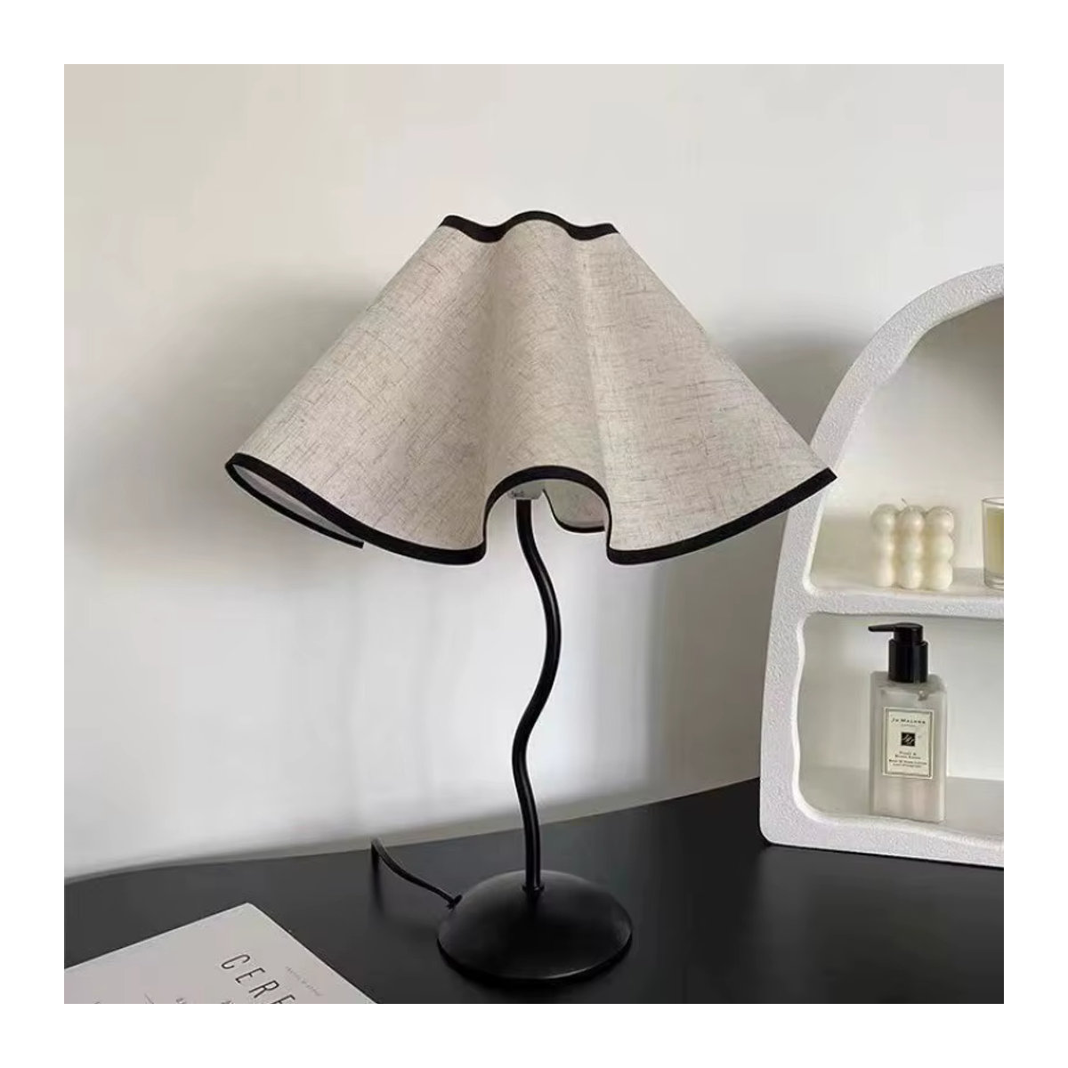 Nordic Blütenblatt LED Tischlampe aus Stoff in Weiß mit 12W Tricolor Licht für Wohnzimmer und Schlafzimmer - Bild 4