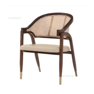 Nordic Retro Esszimmerstuhl aus Massivholz mit Rattan und Kunstleder in Nussbaum und Schwarz-Braun