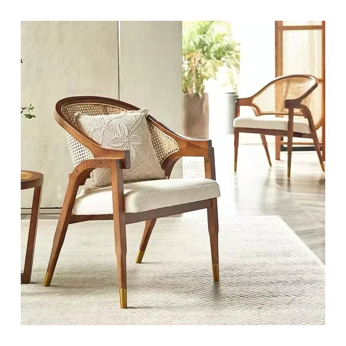 Nordic Retro Esszimmerstuhl aus Massivholz mit Rattan und Kunstleder in Nussbaum und Schwarz-Braun - Bild 3