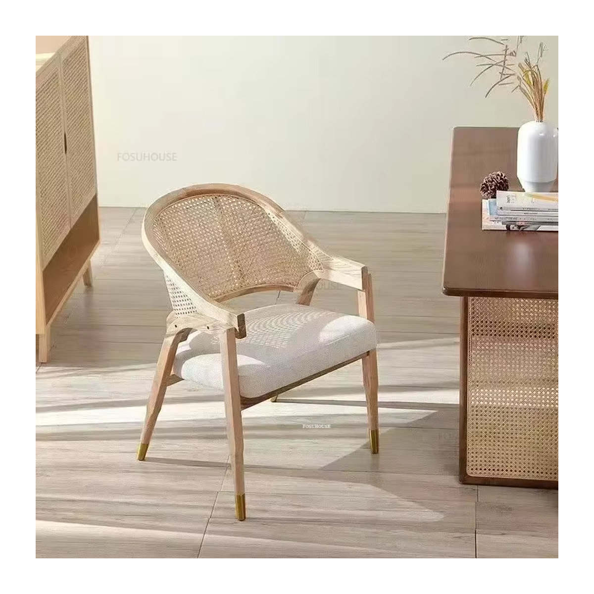 Nordic Retro Esszimmerstuhl aus Massivholz mit Rattan und Kunstleder in Nussbaum und Schwarz-Braun - Bild 5
