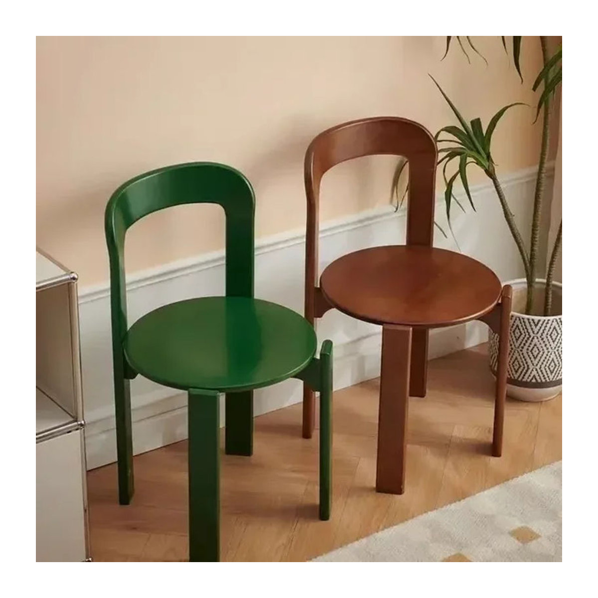Nordic Rey Esszimmerstuhl aus Buche Massivholz in Grün, skandinavischer Stapelstuhl im Vintage Design mit gebogener Rückenlehne - Bild 1