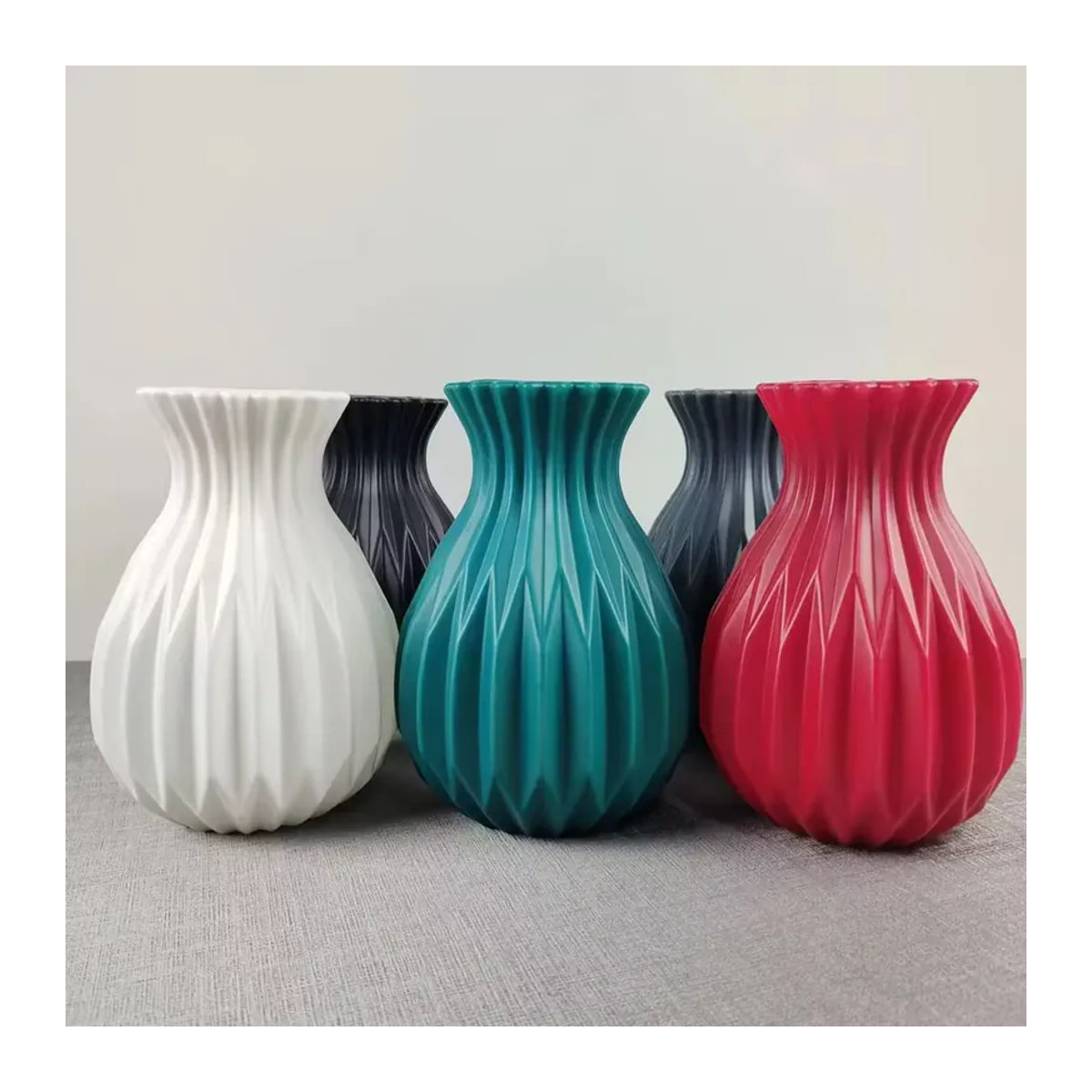 Nordische Keramik-Vase im skandinavischen Design für Wohnzimmer und Hochzeit, bauchig und unregelmäßig geformt, Farben: Grün und Weiß - Bild 5