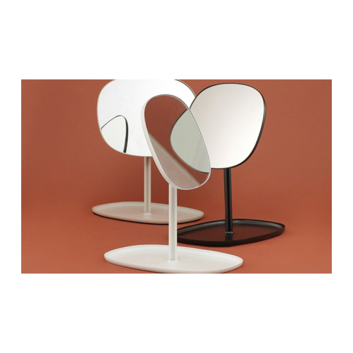 Normann Copenhagen Flip Spiegel rund mit Kippfunktion und Ablage in Beige und Weiß - Bild 2