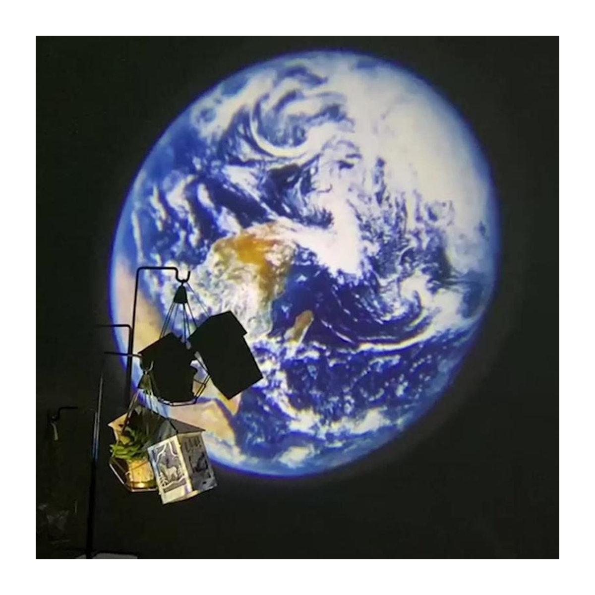 Noter Planeten-Projektionslampe mit 16 Lichtfolien für Mond, Sonne und Erde in Schwarz und Warmweiß - Bild 3