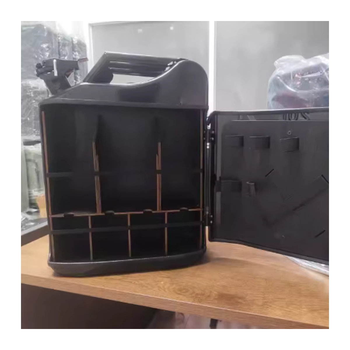 OEMG Moderner Weinschrank aus Metall als Freistehendes Weinregal für deine Home Bar in Schwarz oder Grün - Bild 1