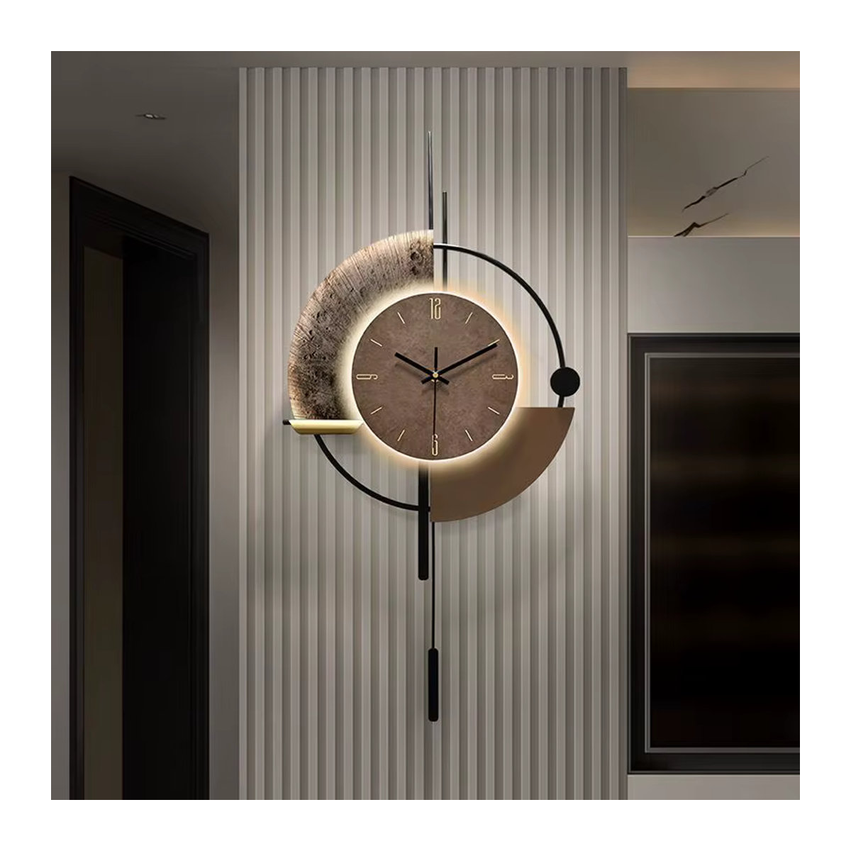 OEMG Wanduhr Analog Rund in Braun mit Beleuchtung und geräuschlosem Mechanismus, minimalistisches Design aus Kunststoff - Bild 2