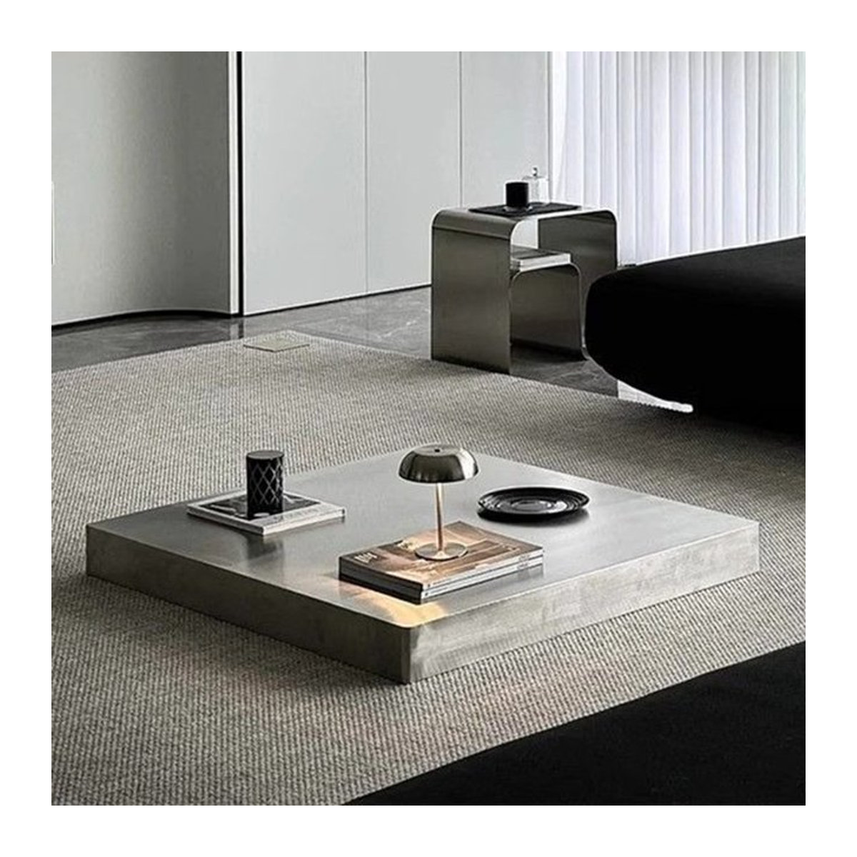 Oeny Couchtisch aus Edelstahl in Silber, quadratischer minimalistischer Beistelltisch im modernen Design - Bild 1